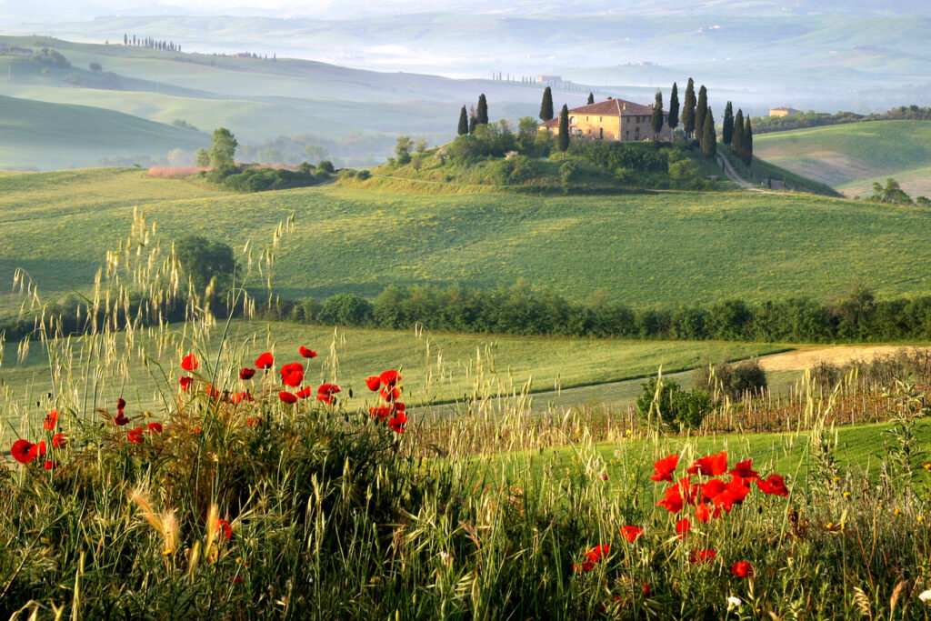 Luxury villa rentals in Italy beautiful Tuscan landscape